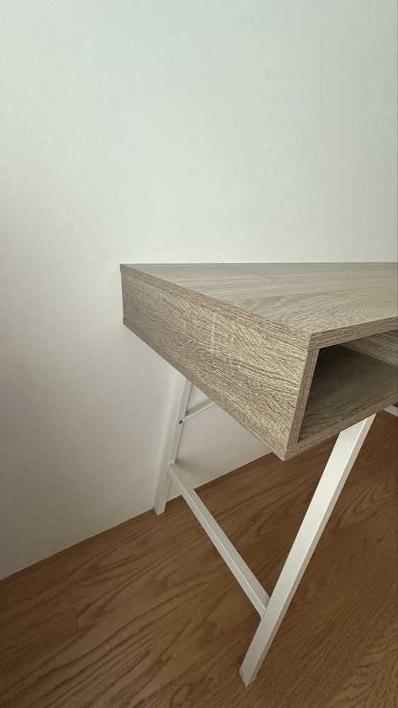 Mesa nova de JYSK