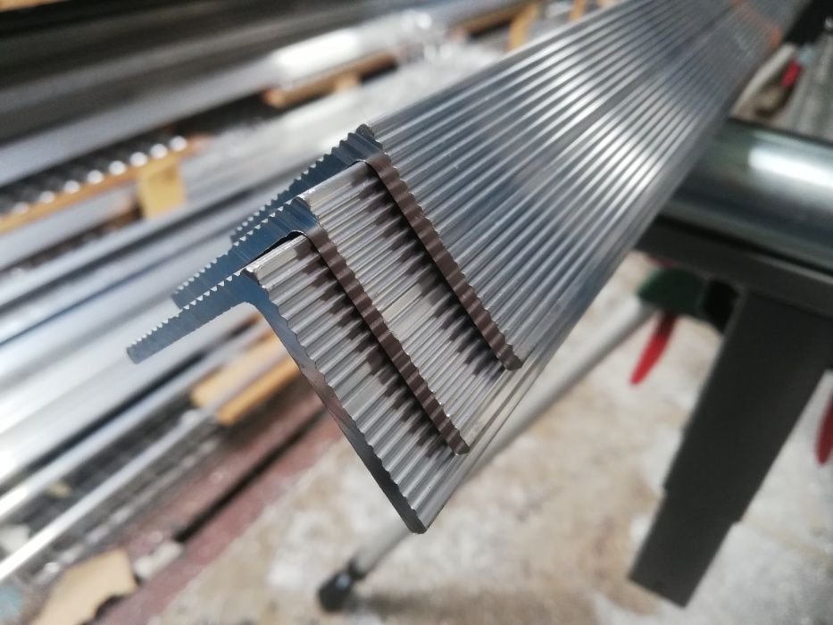 PROFIL antypoślizgowy Kątownik ALUMINIOWY Schodowy , ozdobny ,40X25X2