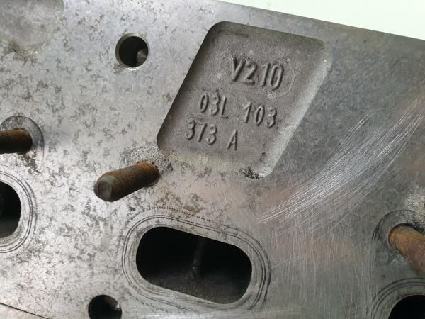 Colaça / cabeça do motor VOLKSWAGEN Golf VI (5K1)