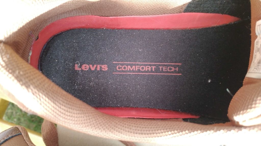 Buty sportowe firmy levis