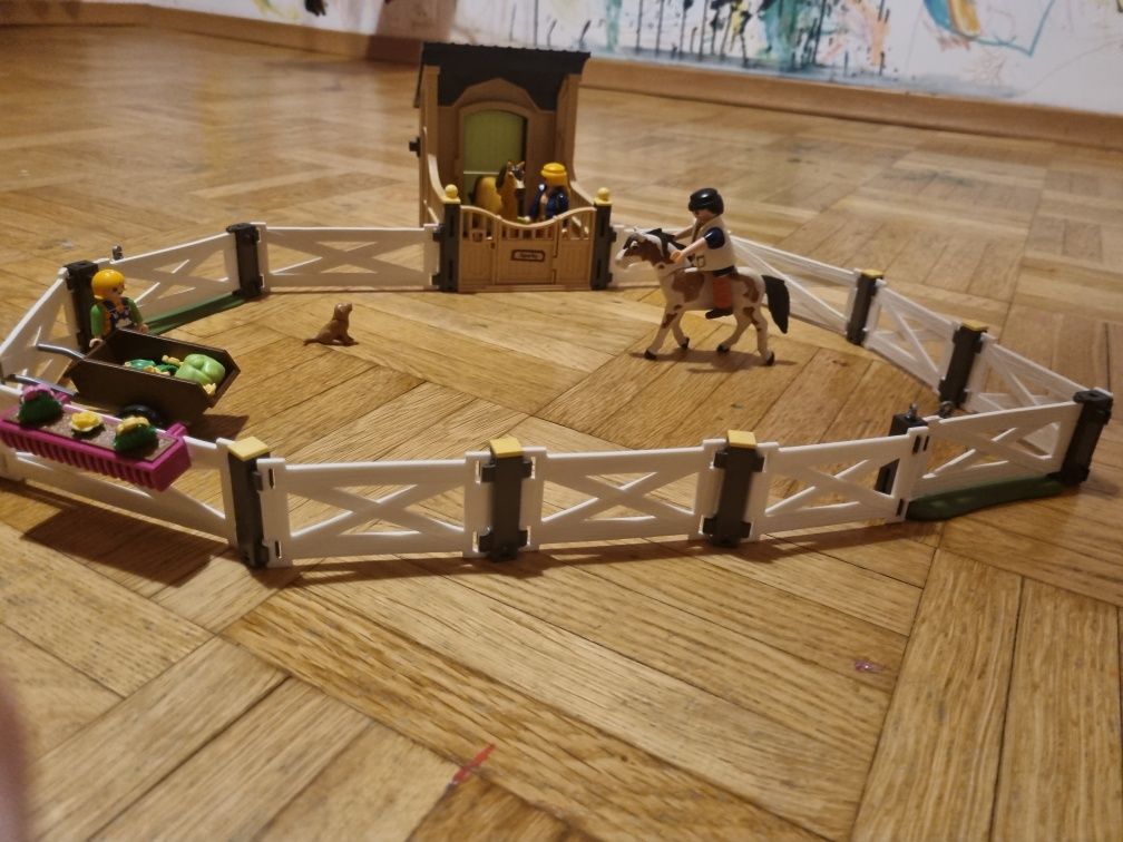 Playmobile stajnia, zagroda dla koni