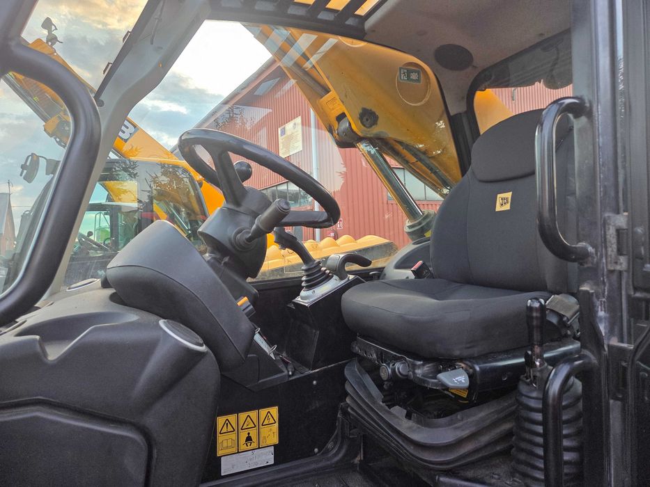 Import jcb 531.70 .541.70 brutto  
 2012..2014.2018 .4 nowe opony