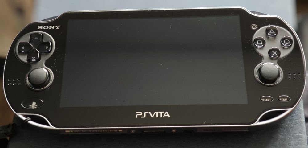 PS Vita PCH-1004