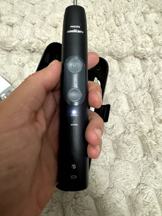 Електрична зубна щітка PHILIPS Sonicare HX6830/53 Protective 115 7