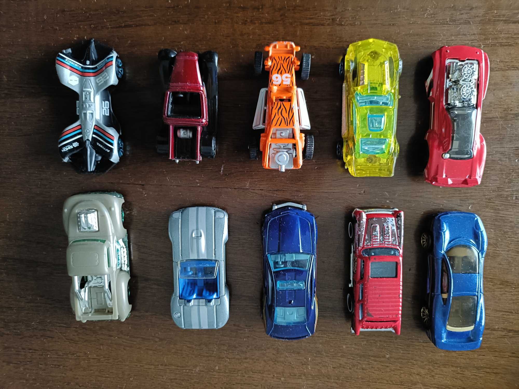 10 Carrinhos de brincar