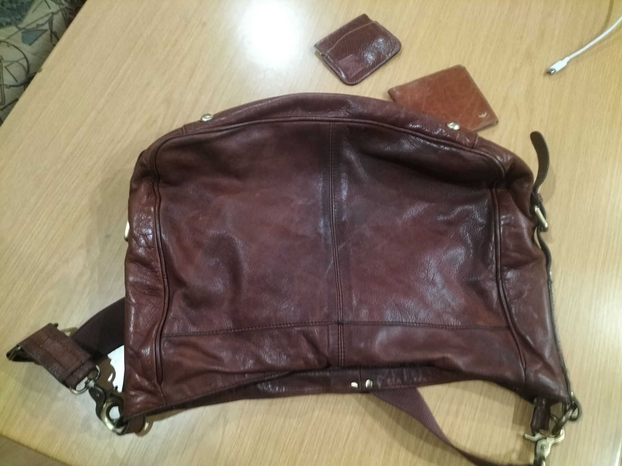 Продам кожаную сумку мужскую H/M