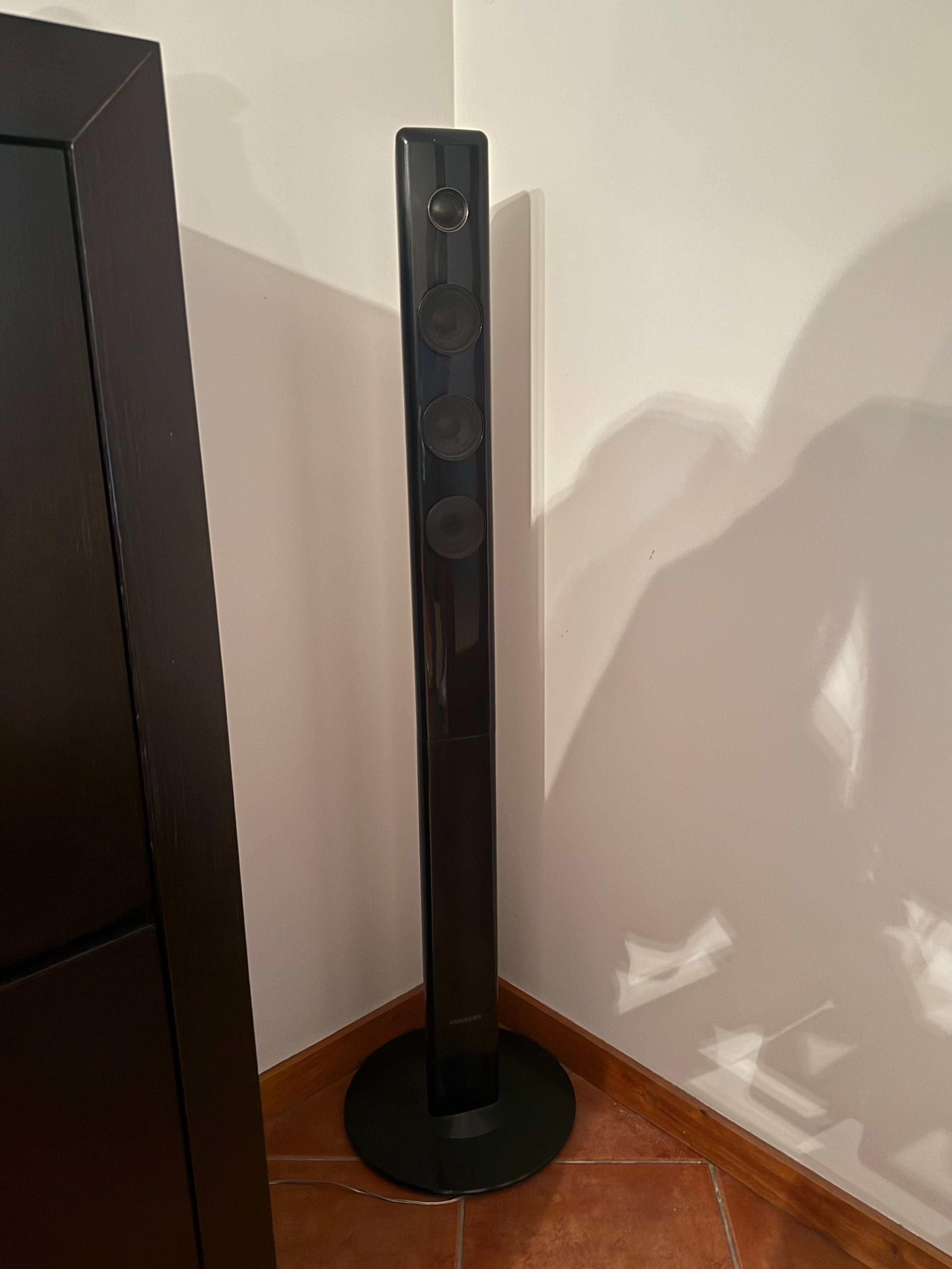 Televisão Samsung com sistema de som e leitor DVD