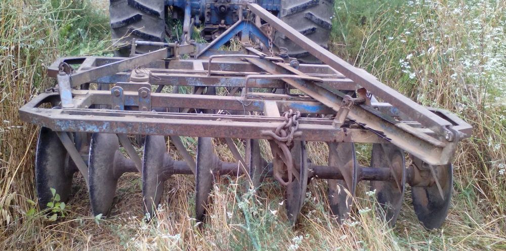 Alfaias agrícolas usadas