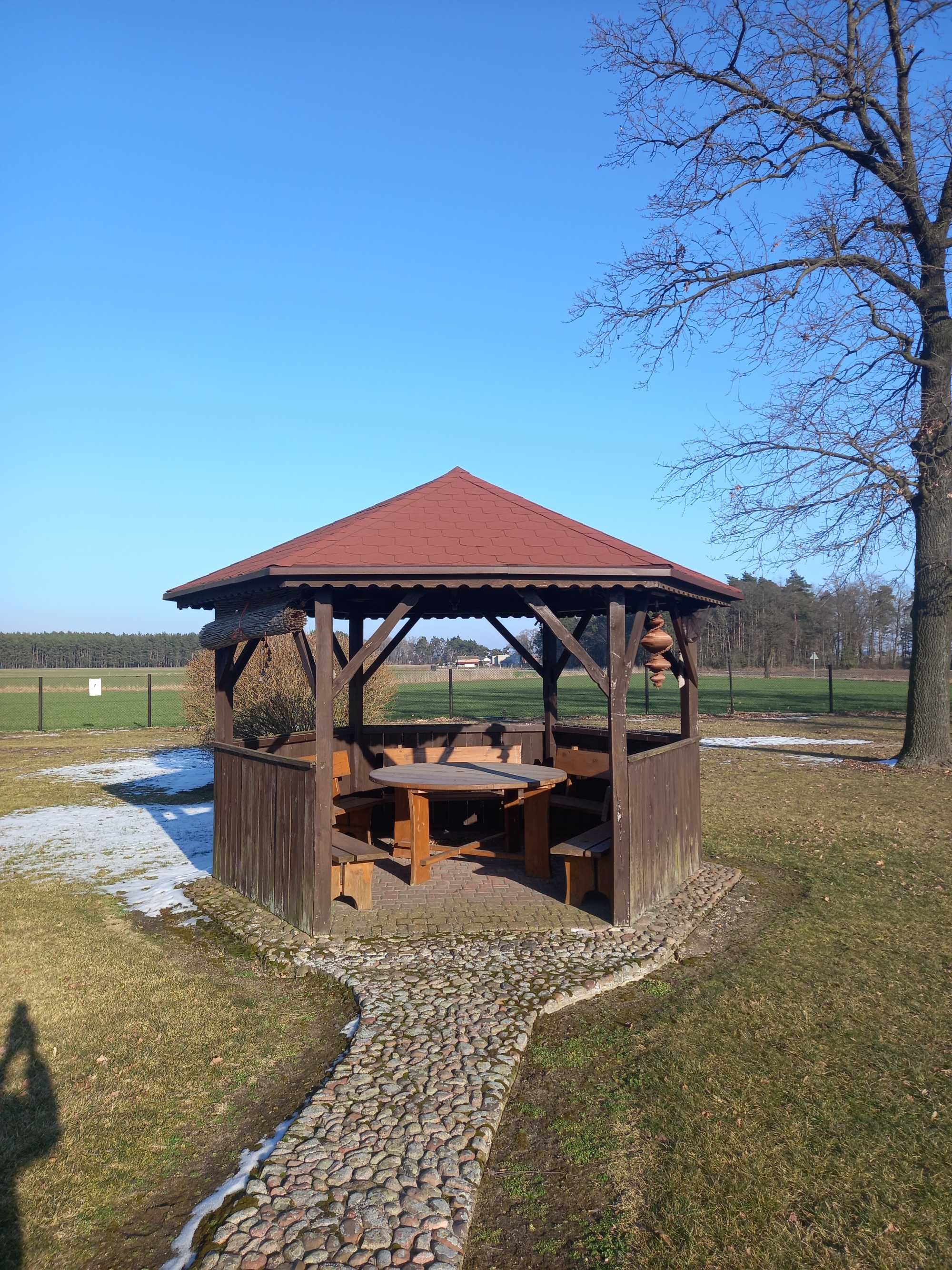 Altana ogrodowa - słupy akacjowe