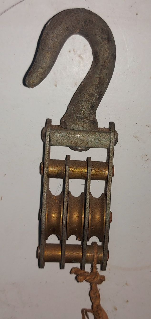 Vendo  Cadernais  / Roldanas Vintage para desocupar urgente