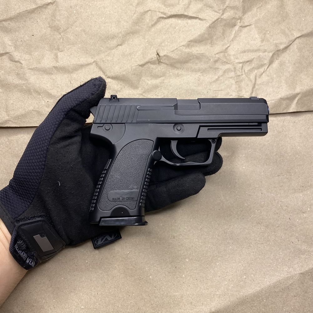 Іграшковий пістолет USP від Cyma (модель ZM20)