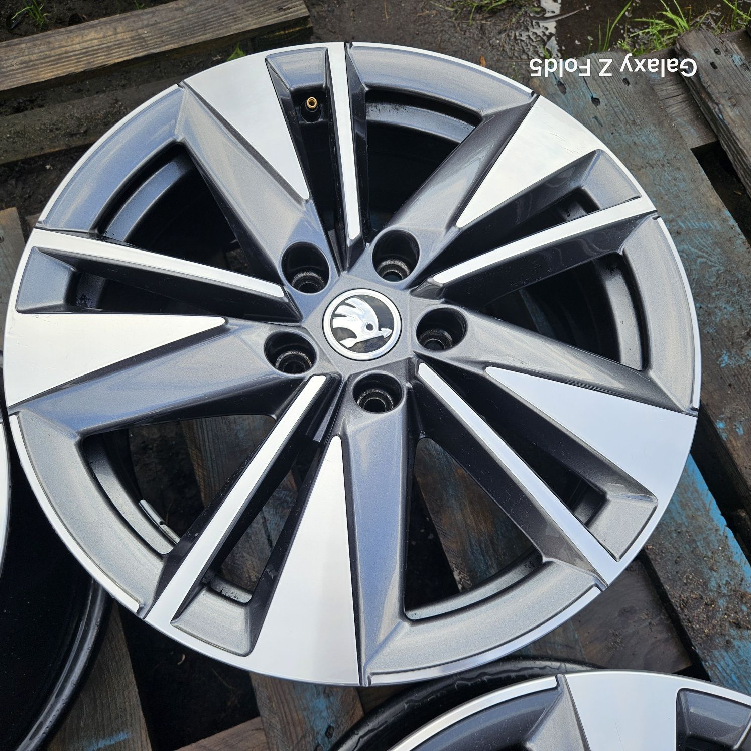 Alufelgi 17 Skoda Octavia Karoq Superb Yeti Kamiq VW Seat 5x112 ET45