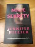 Jennifer Hillier - Małe sekrety