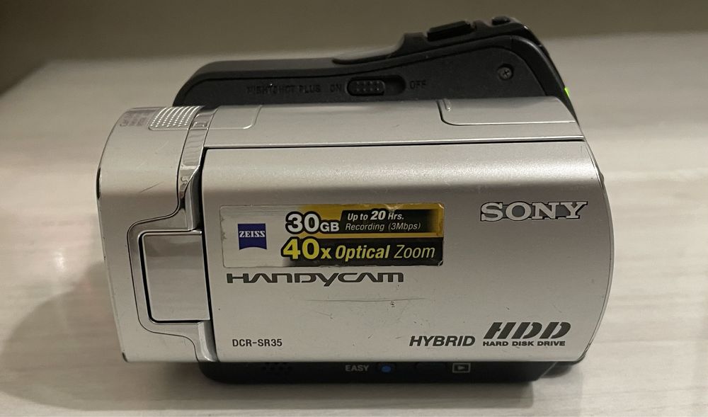 Видеокамера Sony Handyman DCR-SR35 + microSD 32Gb + сумка