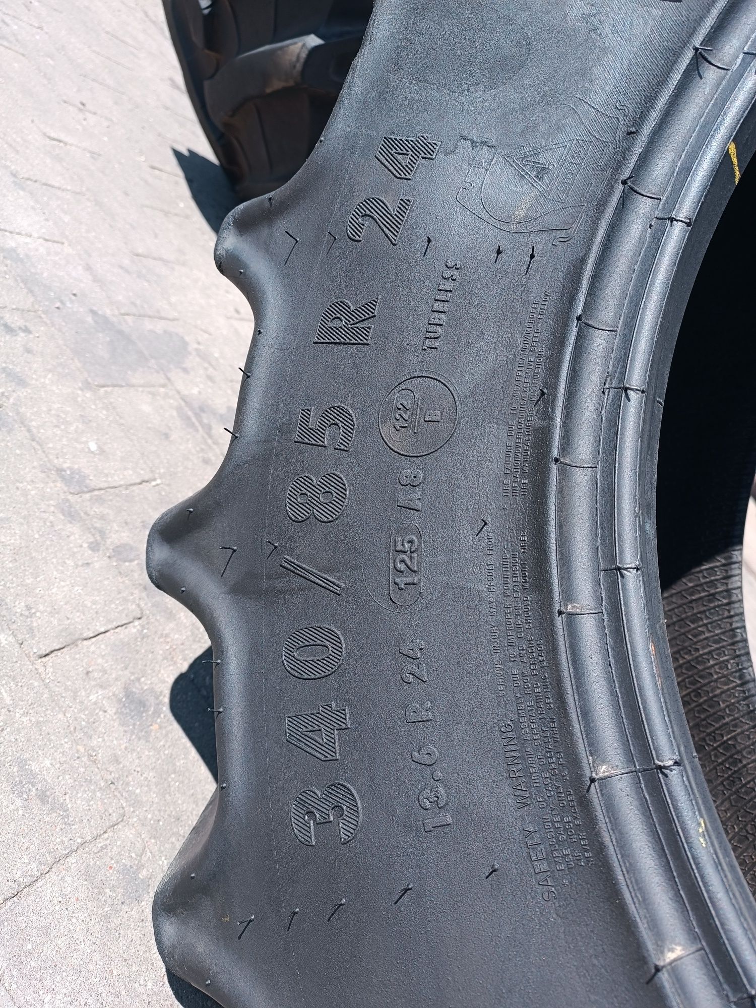 340/85R24 Continental Contract AC85 13.6R24