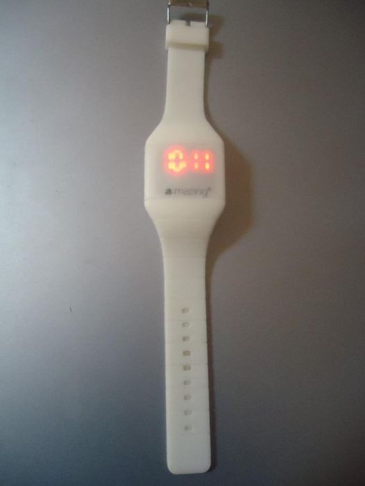 Relógio Branco A-Mazing Modelo Hide Watch
