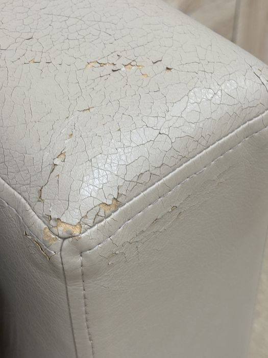 Офісний диван під реставрацію або перетяжку