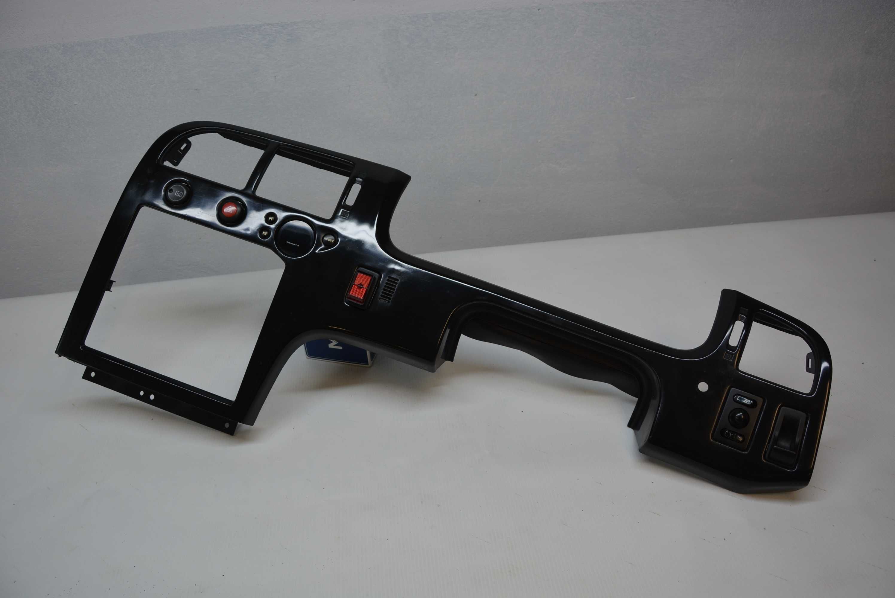 Nissan Skyline R33 panel kokpit deska konsola