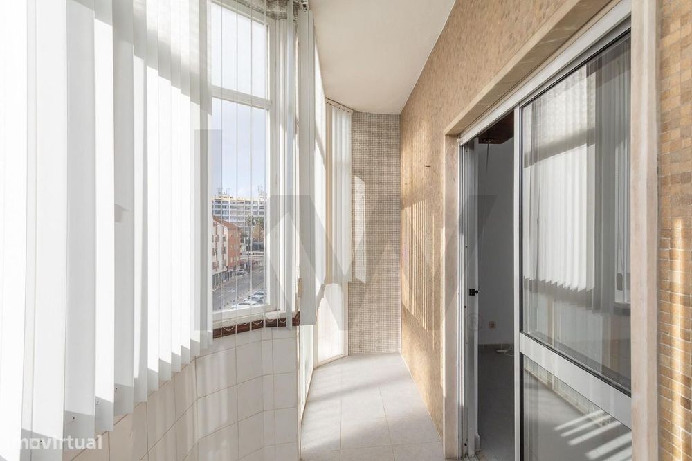 Apartamento T1 | Avenida Dr. Aresta Branco | Varanda e despensa | Cost