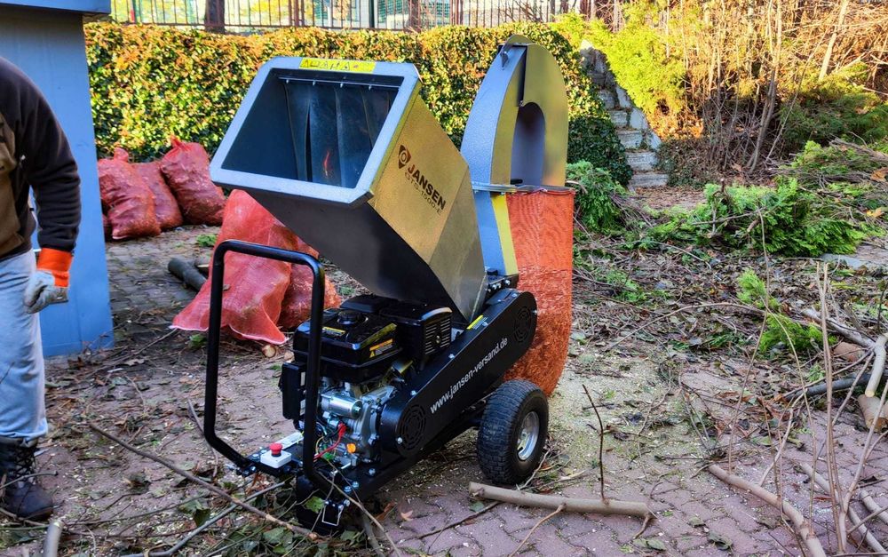 Usługi minikoparką, roboty ziemne, wykopy, wiertnica, niwelacja terenu