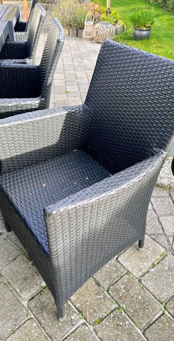 Komplet ogrodowy stół i 8 krzeseł