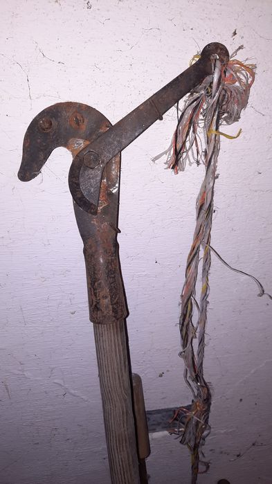 Sekator ogrodowy do obcinania gałęzi bez drabiny na kiju