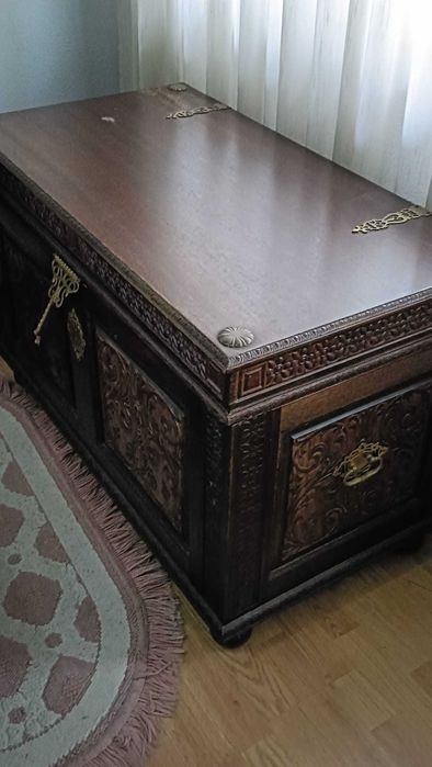 Arca baú em madeira rara de cânfora