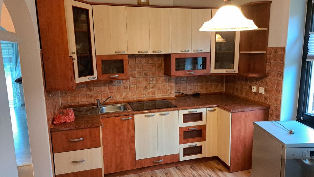 Kuchnia dl 2.6m + stół i 4 taborety