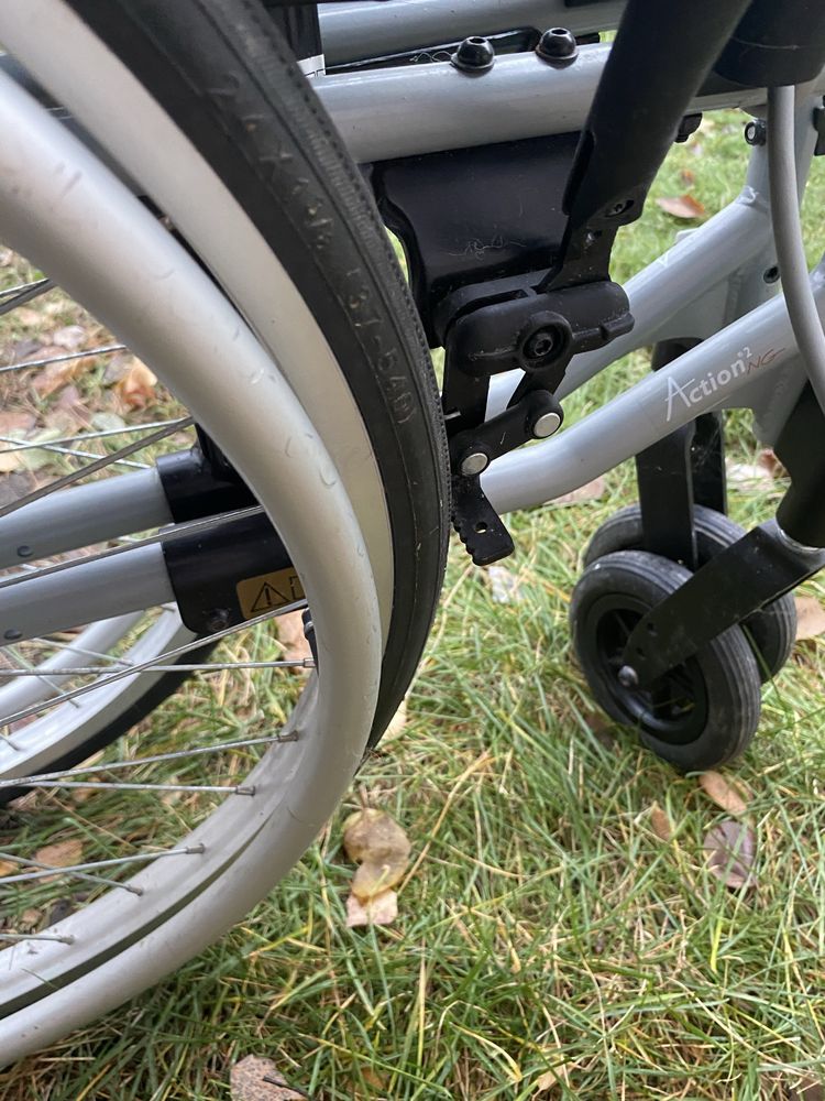 Action 2 NG Invacare (Франція) інвалідний візок