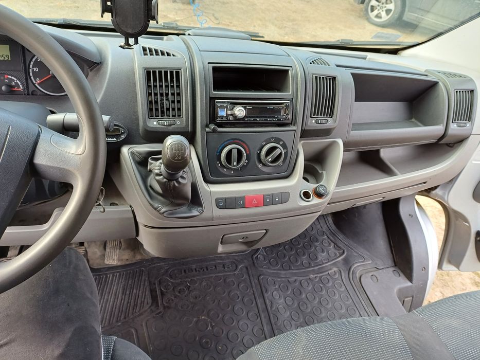Peugeot Boxer brygadówka 6 osób