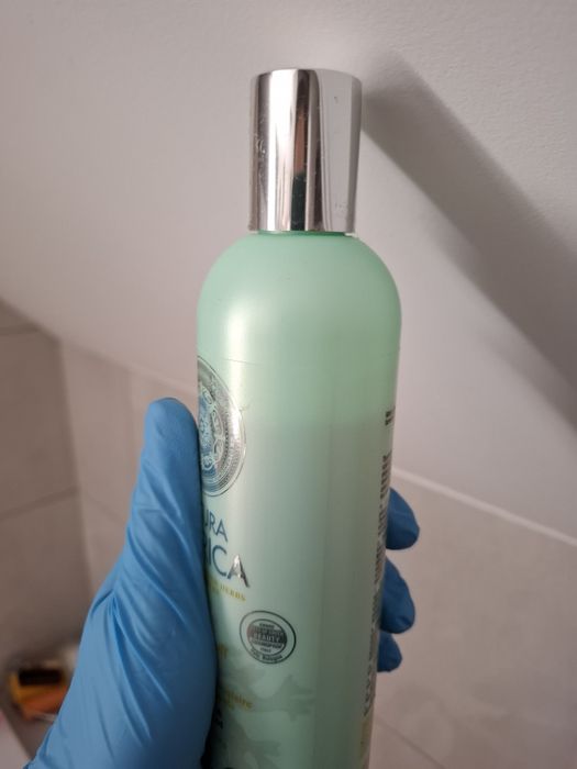 Szampon nawilżający OnlyBio i szampon przeciwłupieżowy Natura Siberica