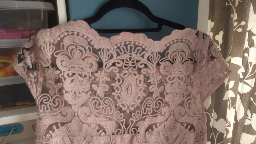 Sukienka wesele chi chi London 42/16 koronkowa brudny róż