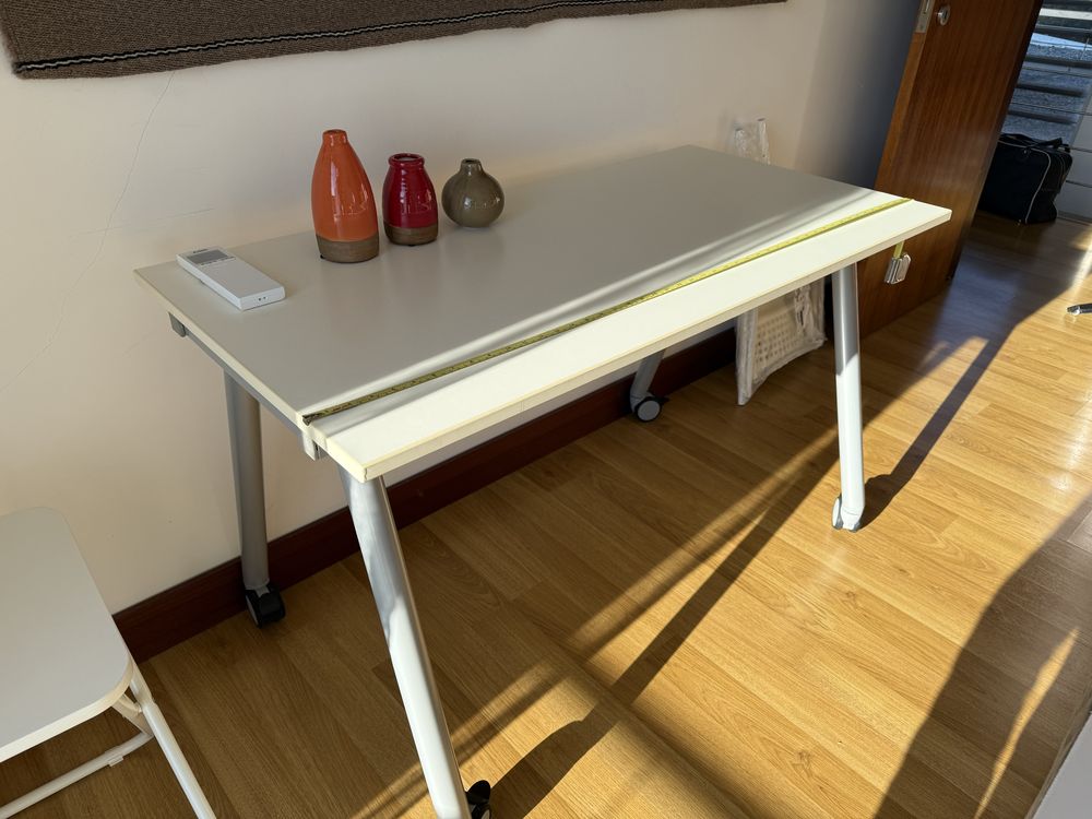 Secretária ikea com rodas