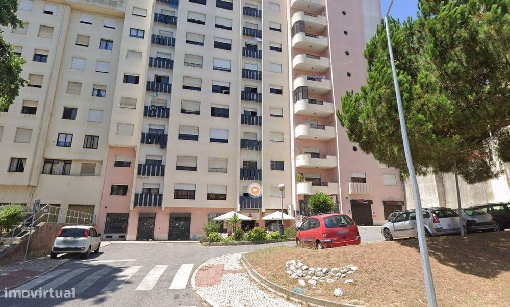 Loja com 167.74 m² - Rentabilidade 9% | Monte Abraão, Queluz
