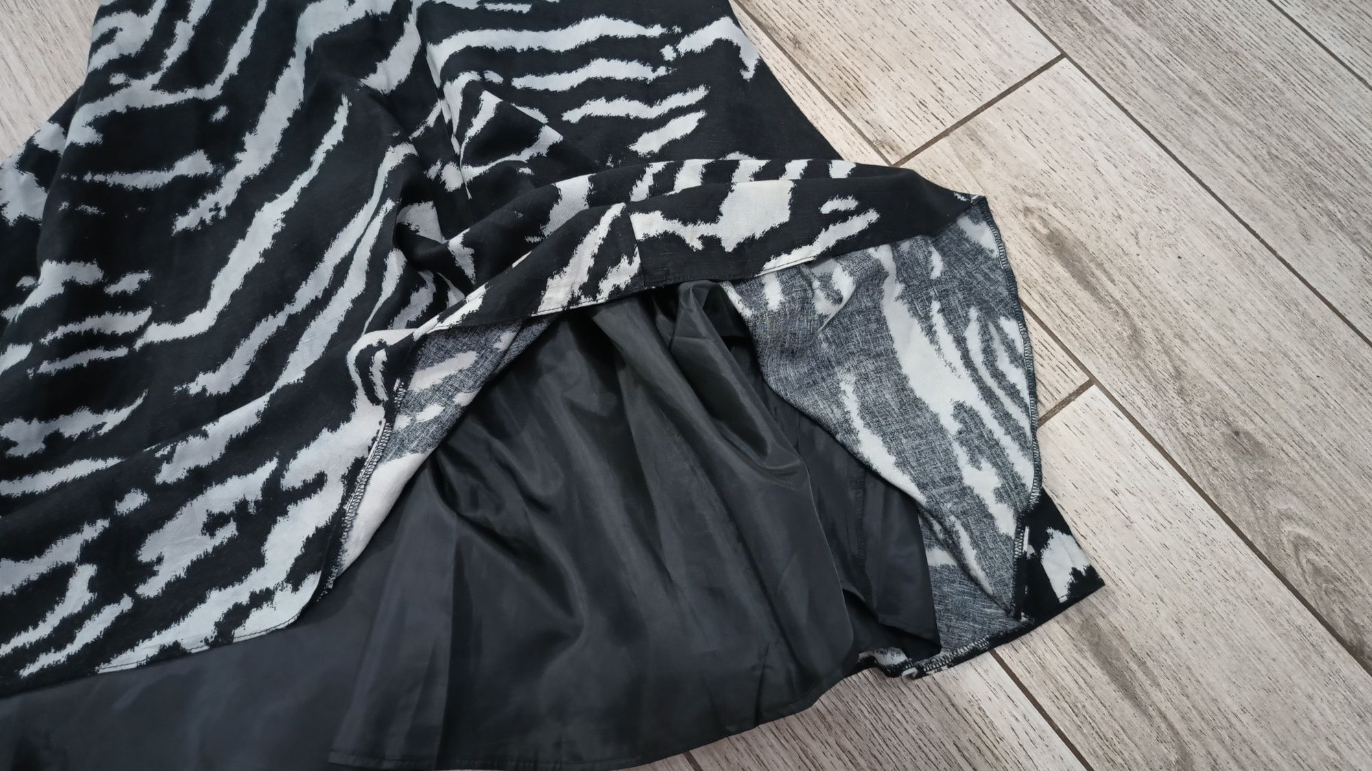 Sukienka zebra , marka TU, len z  podszewką wyszczupla, bdb, XL