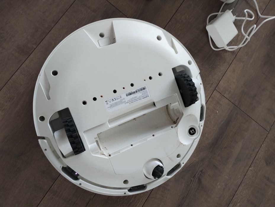 Xiaomi Vacuum Mop 2S dziala bez akcesoriow z ladowarka i stacja