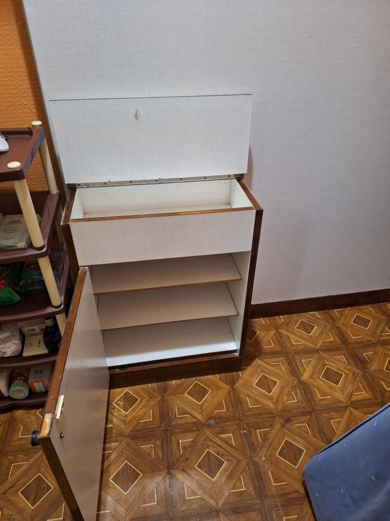 Продам вешалку виробництво Румунія