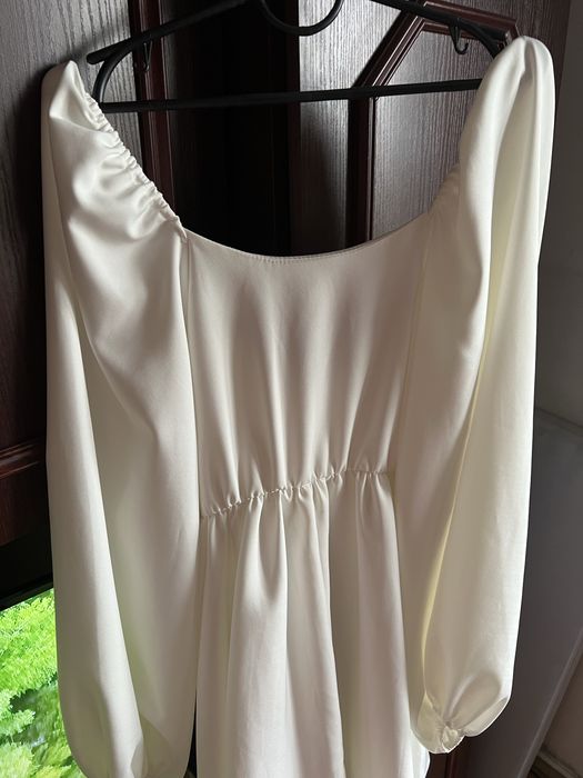 Женское платье в идеальном состояние, одевалось один раз, размер М