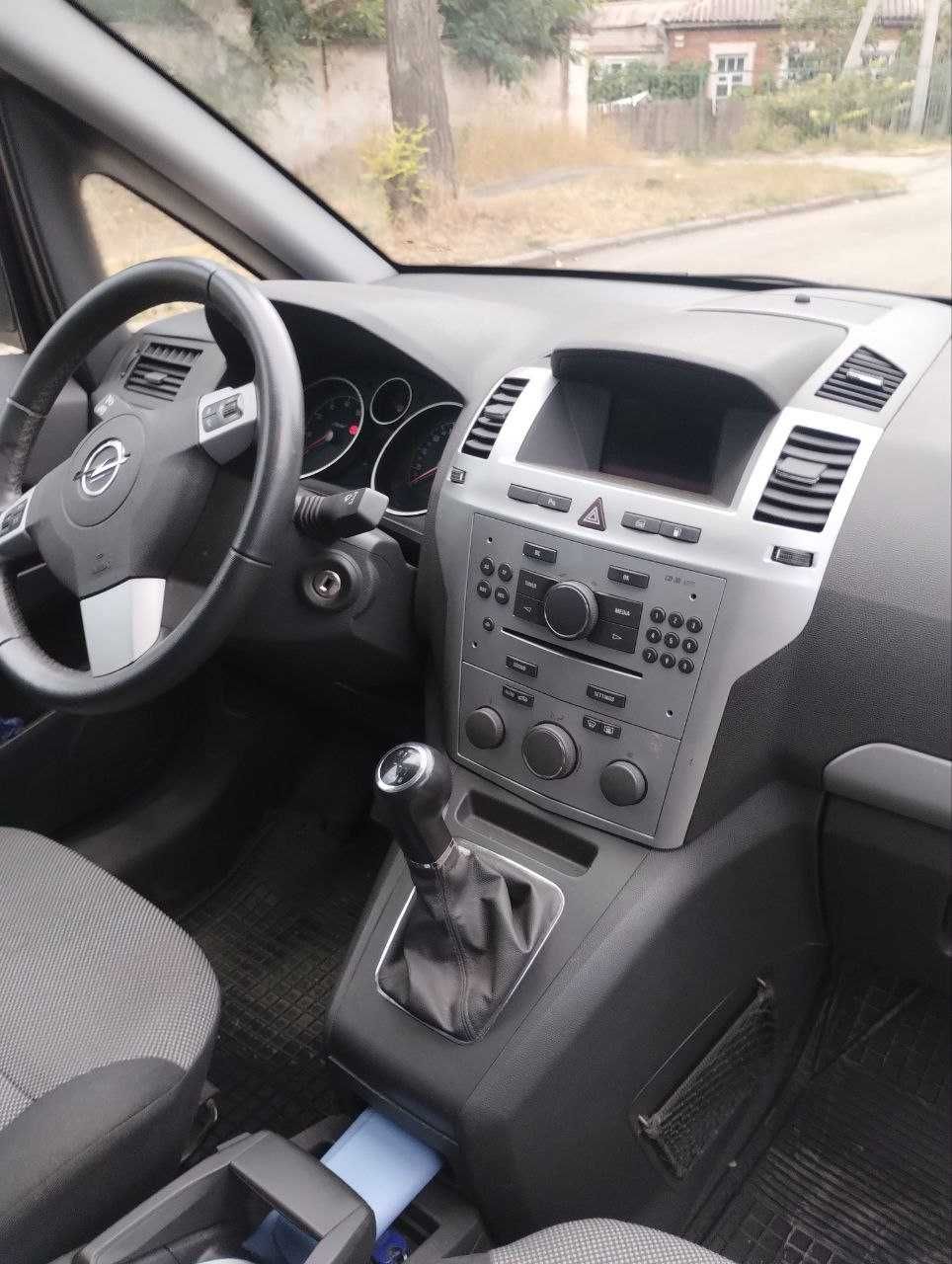 Opel Zafira B 2012