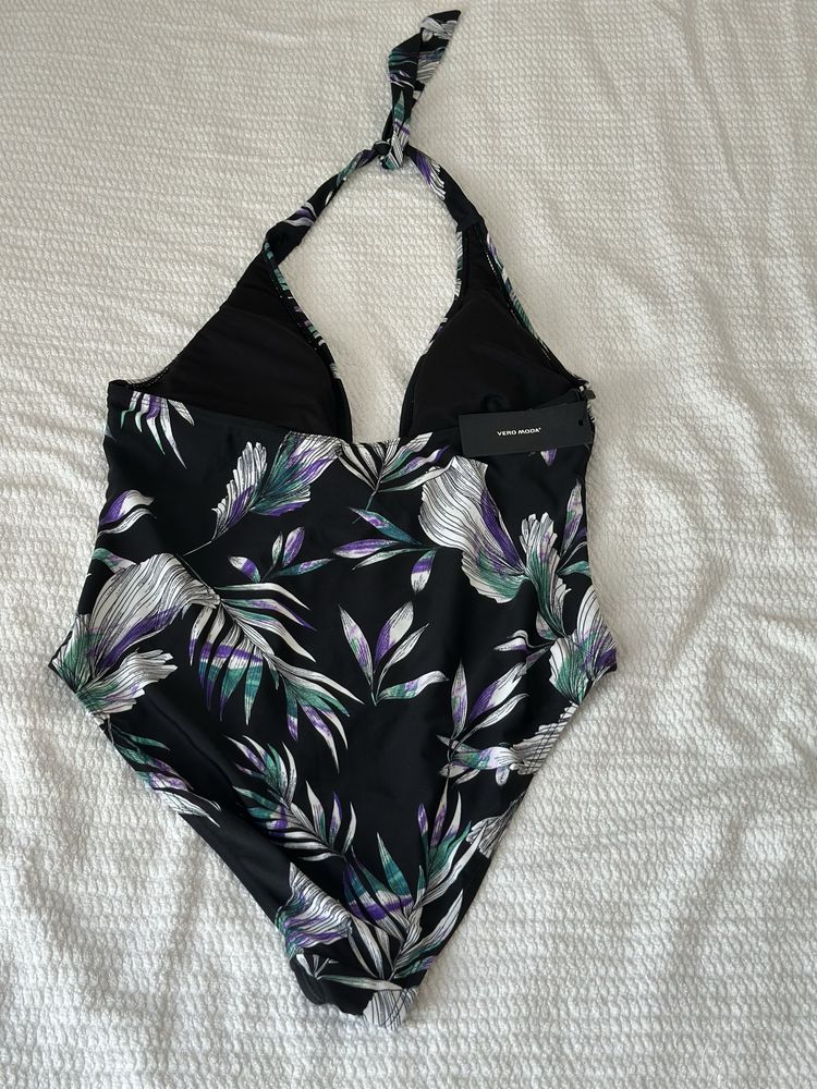 Суцільний купальник чорний Vero moda