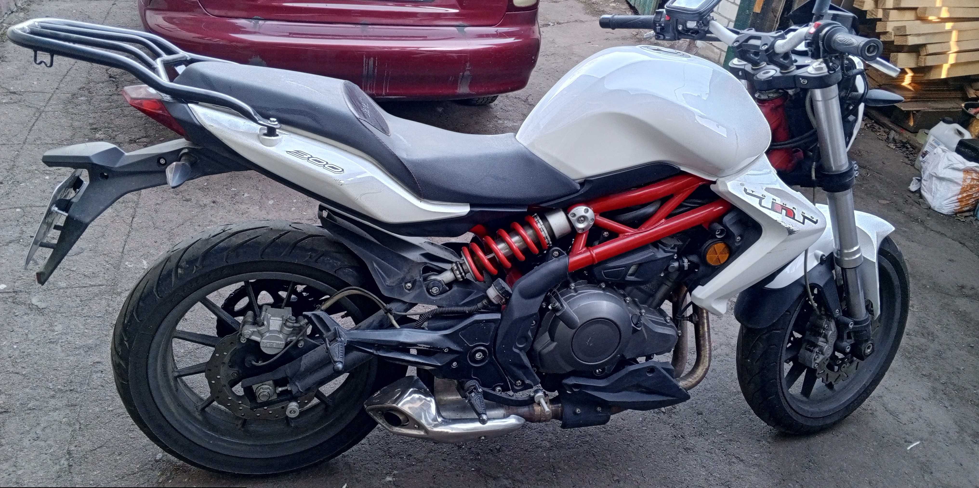 Мотоцикл бенеллі TNT 300 2019 року