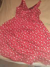 Женское платье красное в горошек