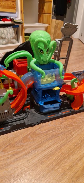 Hot Wheels City Megamyjnia Atak Ośmiornicy