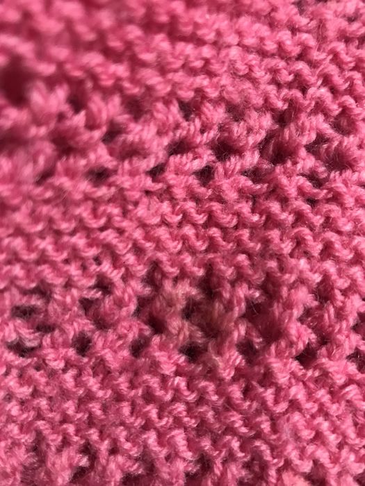 Теплая вязанная жилетка