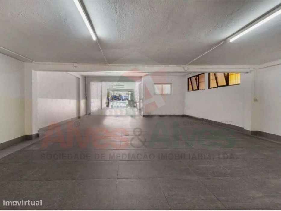 Armazém à Venda - Prelada - Licença de Comércio e serviços