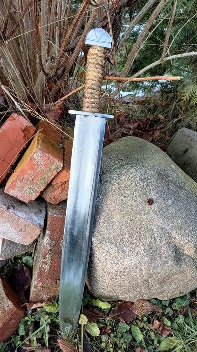 Miecz ręcznie kuty na prezent świąteczny bożonarodzeniowy dla niego