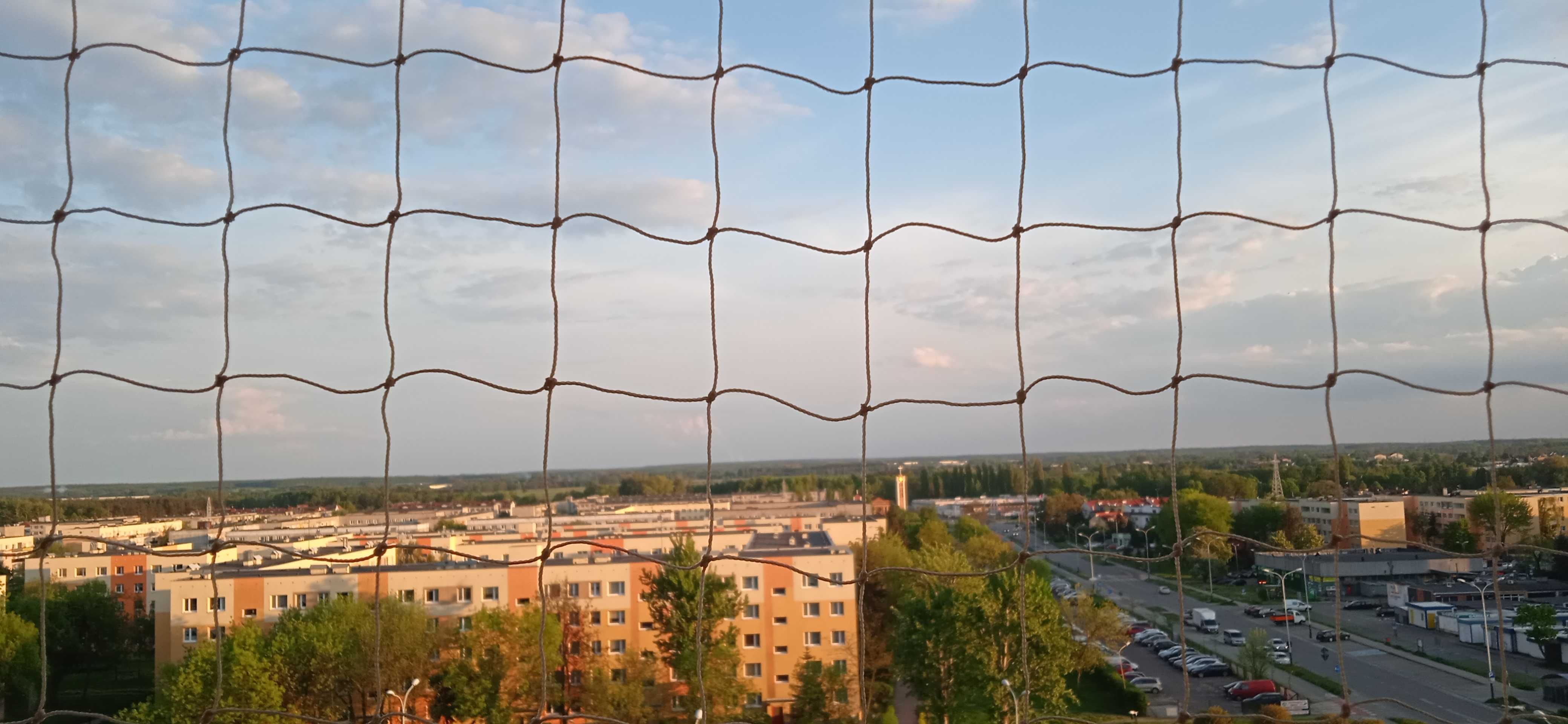 Siatka na balkon, okno, zabezpieczenie dla kota, ochrona przed ptakami