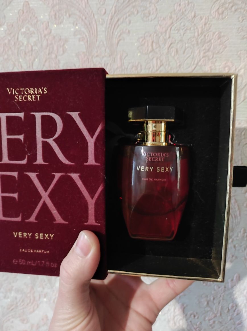 Духи Victoria's Secrets "Very Sexy"