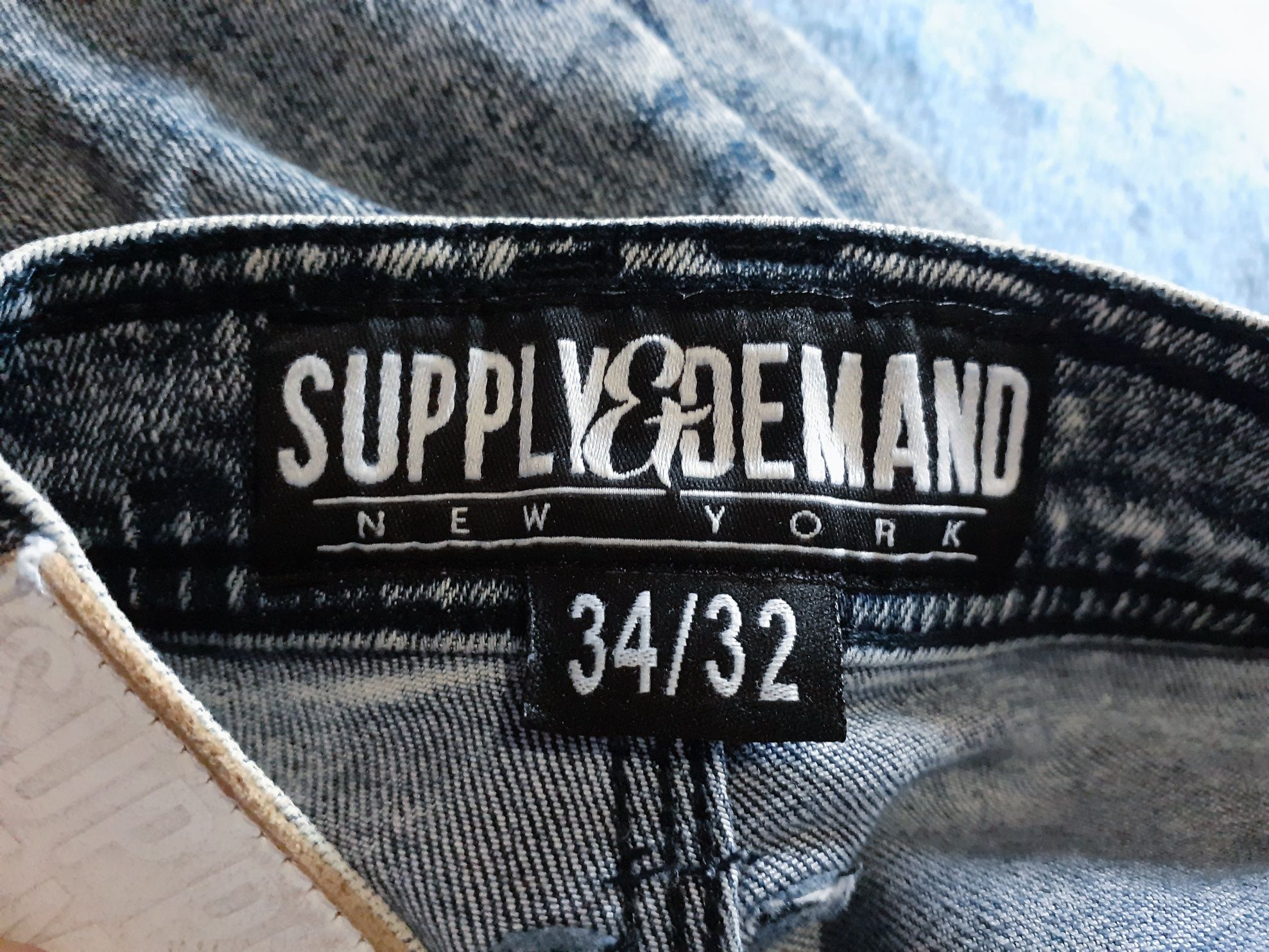 Чоловічі джинси supply and demand