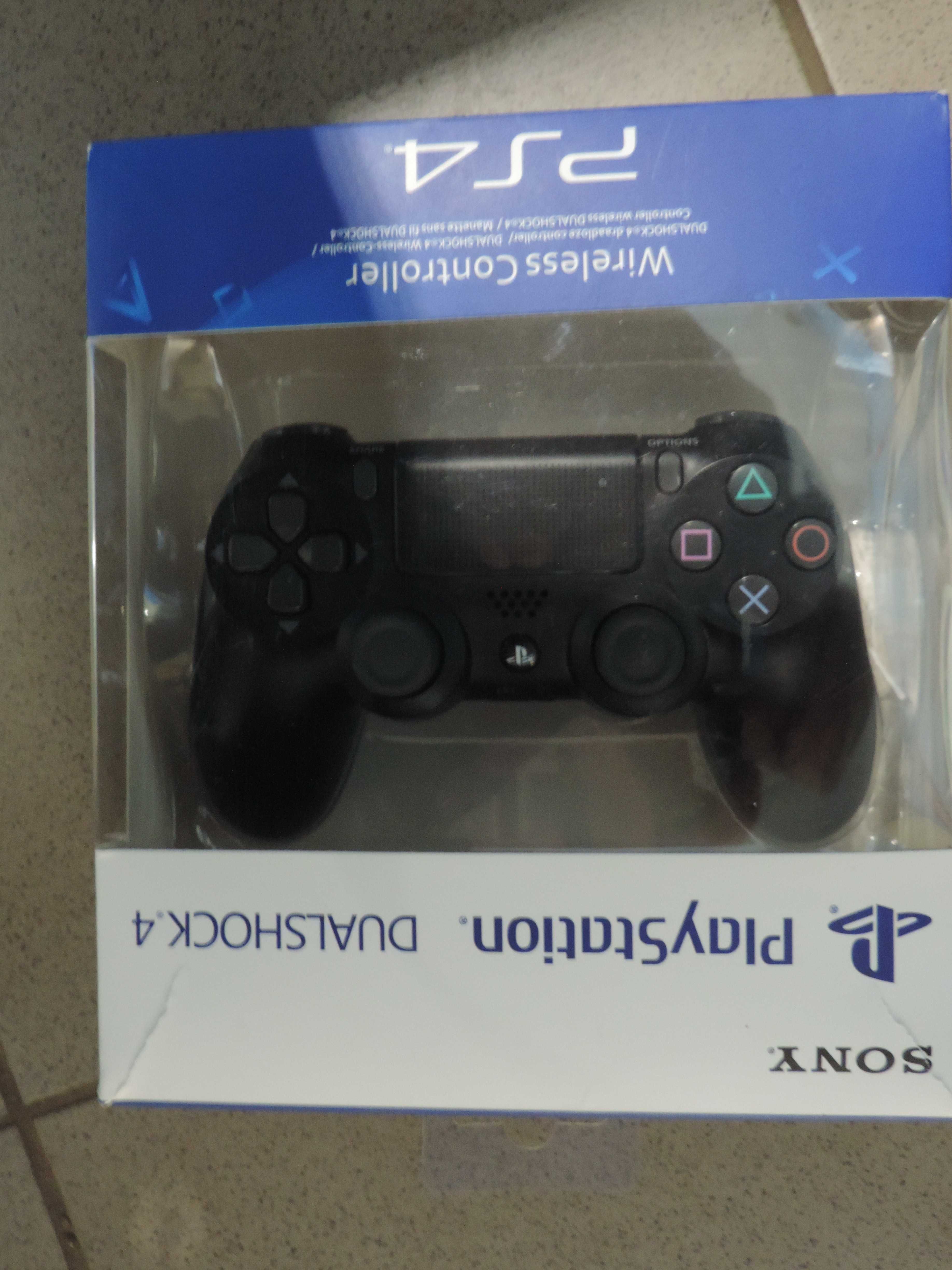 Sony PS4 Pro 1 Tb (CUH-7208B) и 2 джойстика
